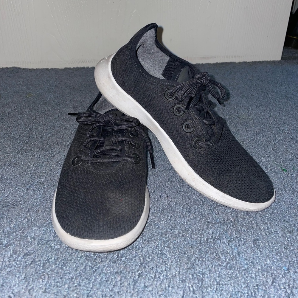 Allbirds black tennis shoes